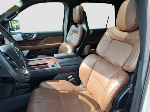Used 2024 Lincoln Navigator Reserve AWD/4WD image 11