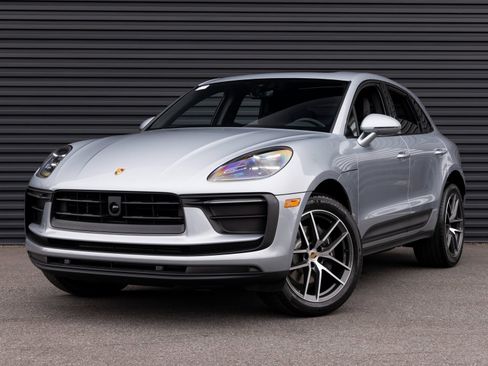 Used 2025 Porsche Macan image 1