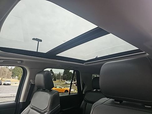 Used 2025 Ford Expedition Active image 11