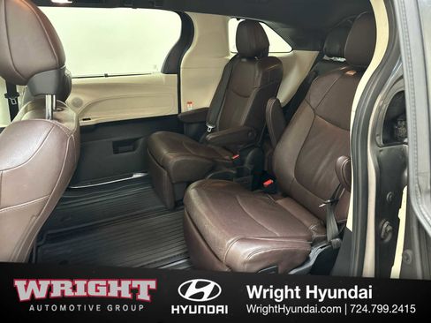 Used 2021 Toyota Sienna Platinum image 12