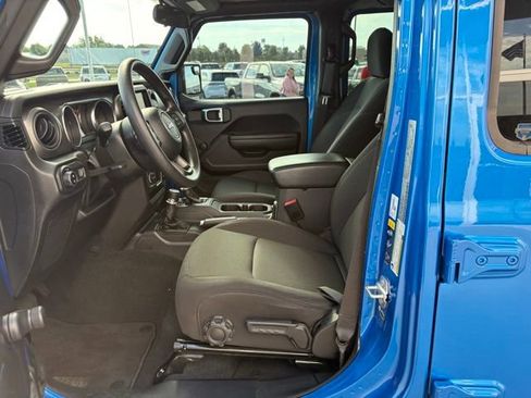 Used 2023 Jeep Gladiator Sport image 12