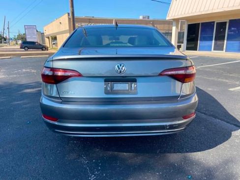 Used 2019 Volkswagen Jetta SE FWD image 4