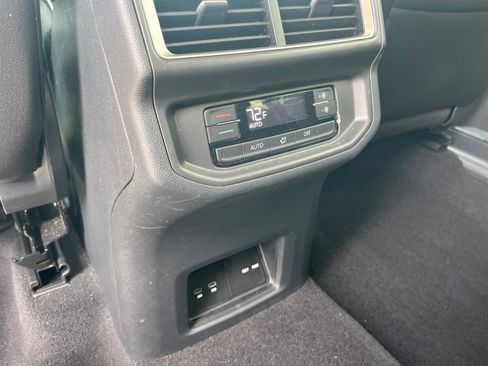 Used 2024 Volkswagen Atlas SE FWD image 31