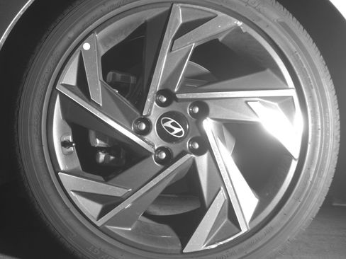 Used 2025 Hyundai Elantra Limited FWD image 12