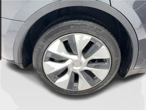 Used 2024 Tesla Model Y 2WD image 14