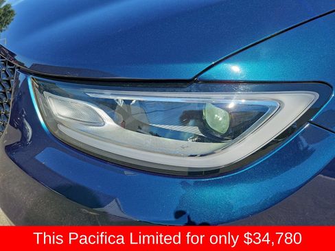 Used 2025 Chrysler Pacifica Limited FWD image 13