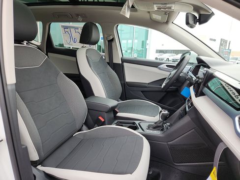 New 2026 Volkswagen Taos SE image 15