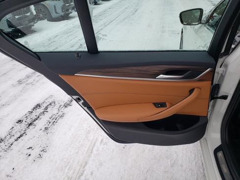 Used 2022 BMW 530i xDrive w/ Convenience Package image 12