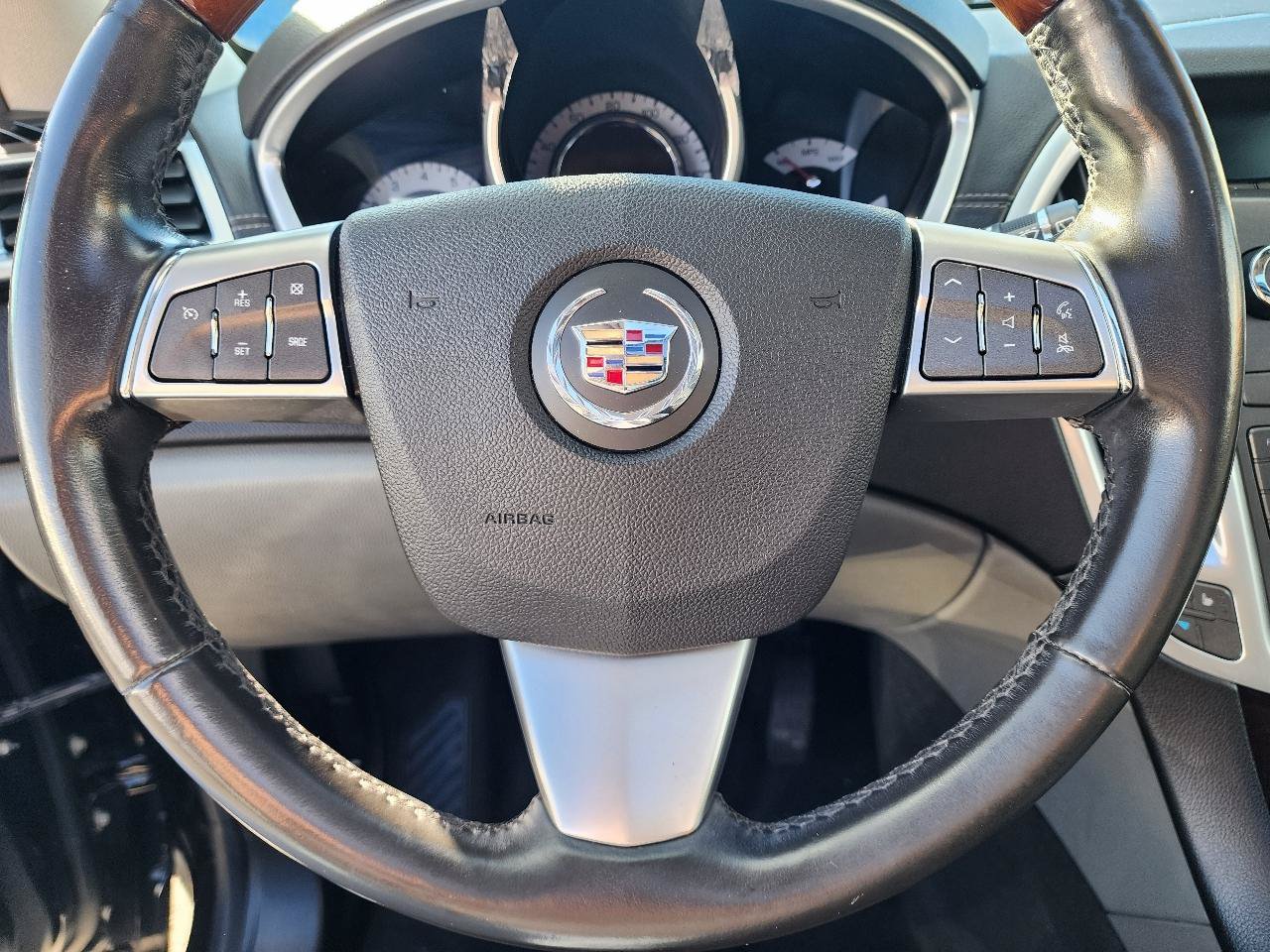 Used 2010 Cadillac SRX Luxury FWD image 15