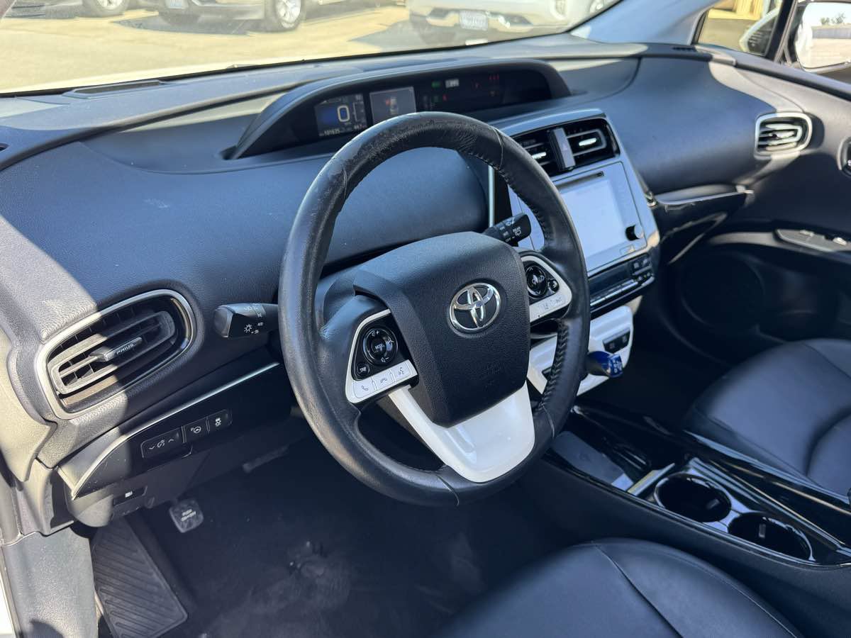 Used 2017 Toyota Prius Four w/ Advanced Technology Package FWD image 24