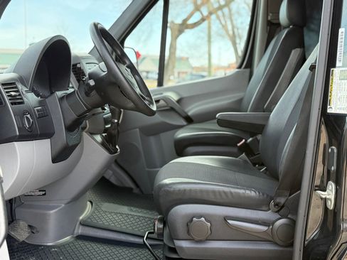 Used 2015 Mercedes-Benz Sprinter 2500 image 12