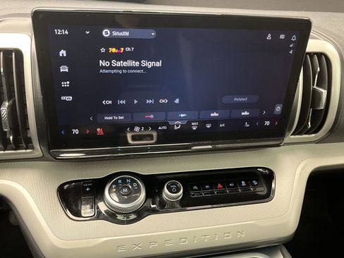 Used 2025 Ford Expedition Active image 21