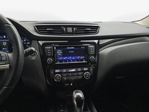 Used 2022 Nissan Rogue Sport SL AWD/4WD image 17