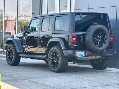 Used 2023 Jeep Wrangler Unlimited Sahara AWD/4WD image 5