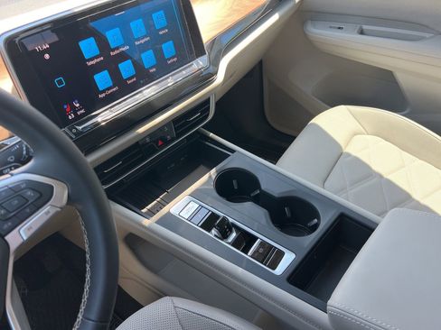 Used 2026 Volkswagen Atlas SE FWD image 25