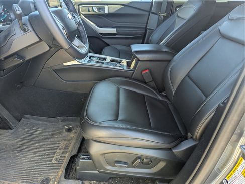 Used 2024 Ford Explorer XLT w/ Equipment Group 202A image 18