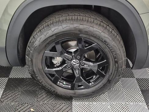 Used 2025 Volkswagen Atlas Peak Edition SE image 12