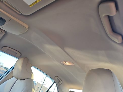 Used 2018 Toyota Camry LE image 28