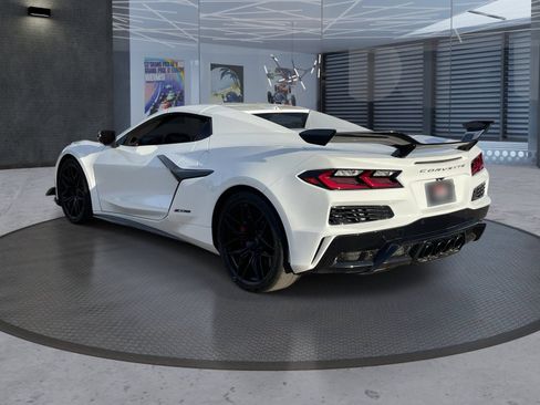 Used 2023 Chevrolet Corvette Z06 w/ Z07 Performance Package RWD image 4