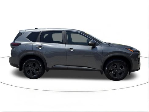 Used 2026 Nissan Rogue SV FWD image 2