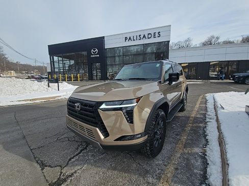 Used 2024 Lexus GX 550 550 Overtrail image 4