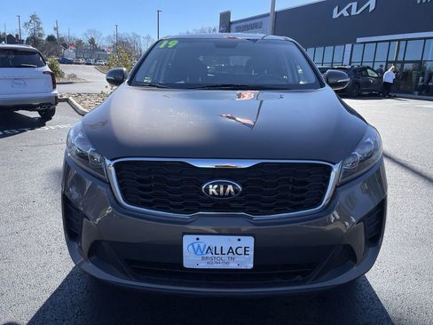 Used 2019 Kia Sorento LX image 2