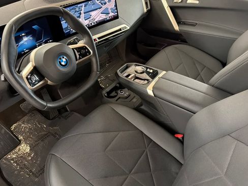 Used 2024 BMW iX xDrive50 w/ Premium Package AWD/4WD image 11