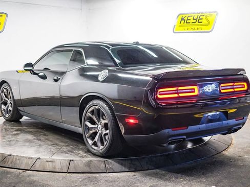 Used 2019 Dodge Challenger R/T image 2