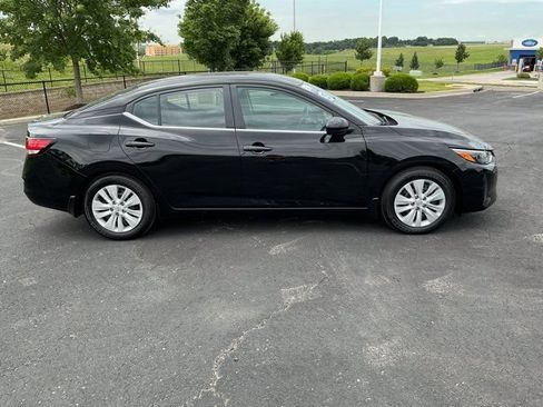 Used 2025 Nissan Sentra S FWD image 2