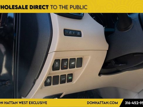 Used 2017 Nissan Rogue SV w/ SV Premium Package image 17