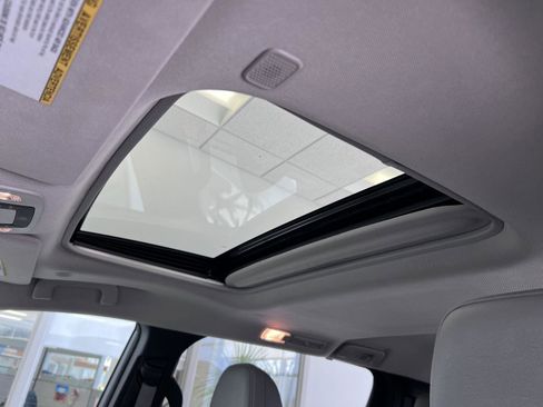 Used 2025 Toyota Sienna XLE image 10