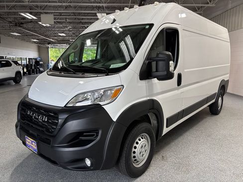 Used 2026 RAM ProMaster 2500 w/ Convenience Group FWD image 3