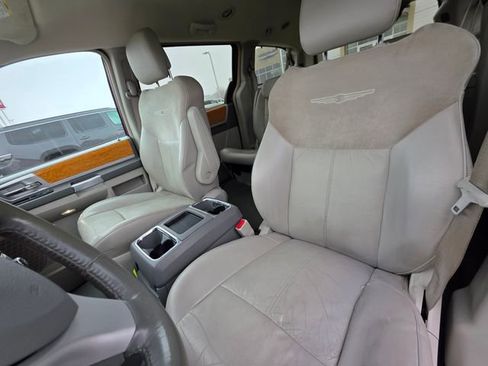 Used 2010 Chrysler Town & Country Limited w/ Trailer Tow Group FWD image 24