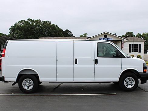 Used 2025 Chevrolet Express 2500 Extended w/ Driver Convenience Package RWD image 7