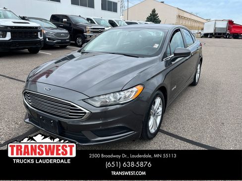 Used 2018 Ford Fusion SE image 1