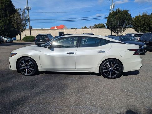 Used 2023 Nissan Maxima SV w/ Floor Mat Group image 4