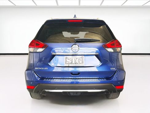 Used 2019 Nissan Rogue SV w/ Premium Package FWD image 5