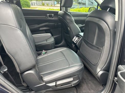 Used 2022 Kia Sorento S FWD image 16