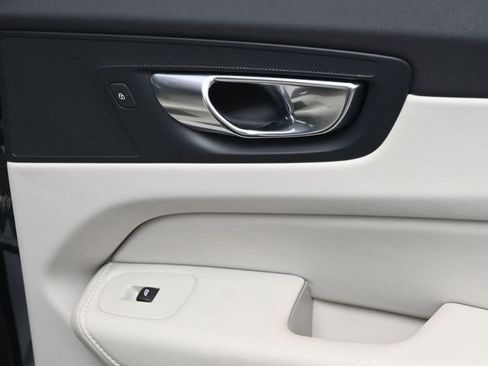 Used 2023 Volvo XC60 B5 Plus w/ Protection Package Premier AWD/4WD image 31