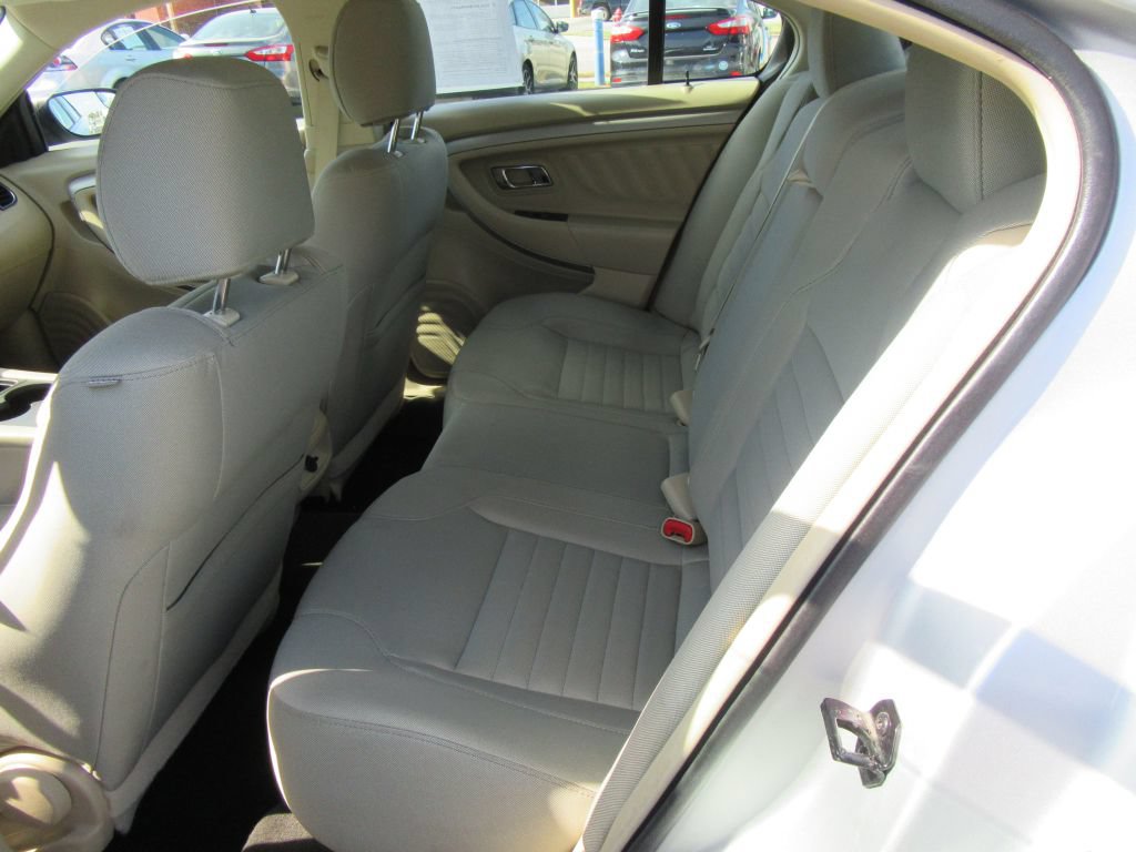 Used 2018 Ford Taurus SE FWD image 12