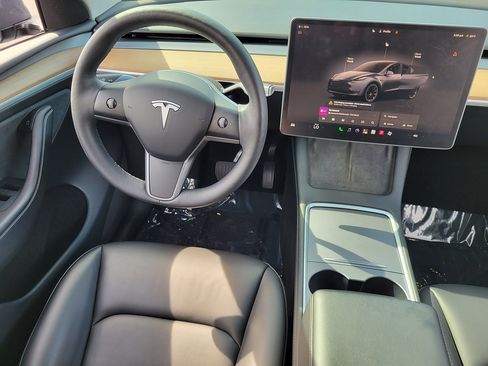 Used 2023 Tesla Model Y Long Range AWD/4WD image 9