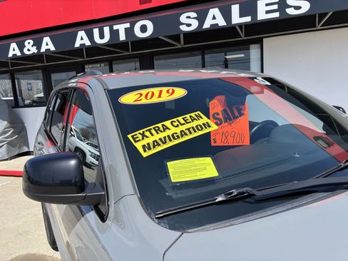 Used 2019 Jeep Grand Cherokee Laredo image 9