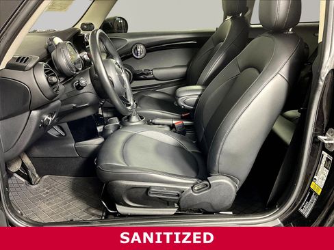 Used 2021 MINI Cooper 2-Door Hardtop w/ Premium Package FWD image 19