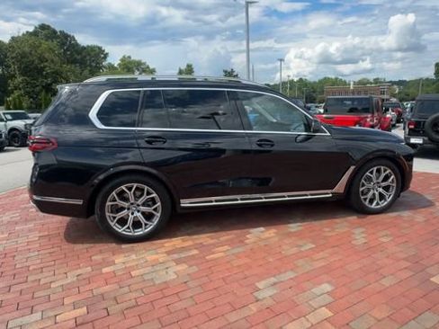 Used 2025 BMW X7 xDrive40i AWD/4WD image 3