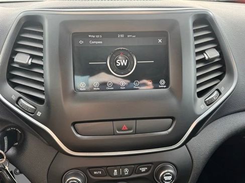 Used 2019 Jeep Cherokee Latitude w/ Popular Appearance Group image 30