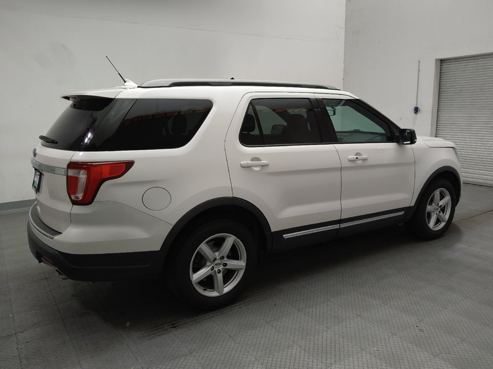 Used 2018 Ford Explorer XLT w/ Equipment Group 202A FWD image 10