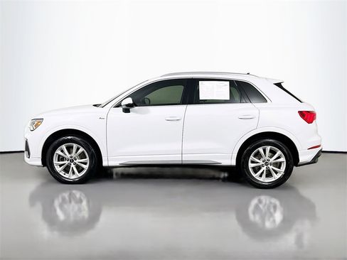 Used 2024 Audi Q3 2.0T Premium w/ Convenience Package image 4