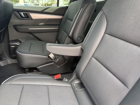 Used 2025 Buick Enclave Preferred FWD image 18