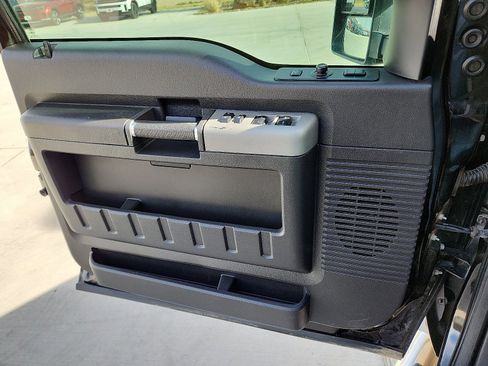 Used 2014 Ford F250 Lariat w/ Lariat Interior Package image 12
