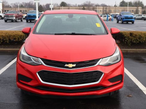 Used 2017 Chevrolet Cruze LT image 2
